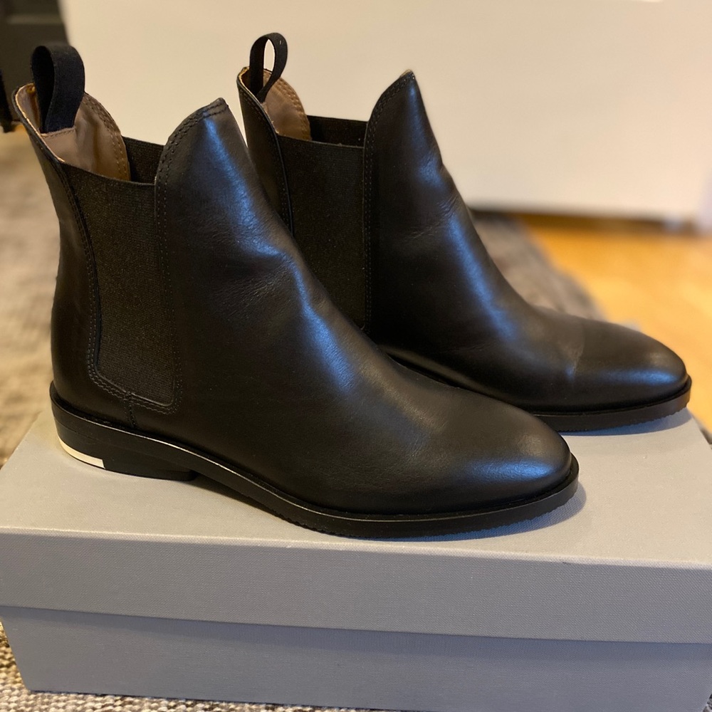 Everlane Chelsea Boot